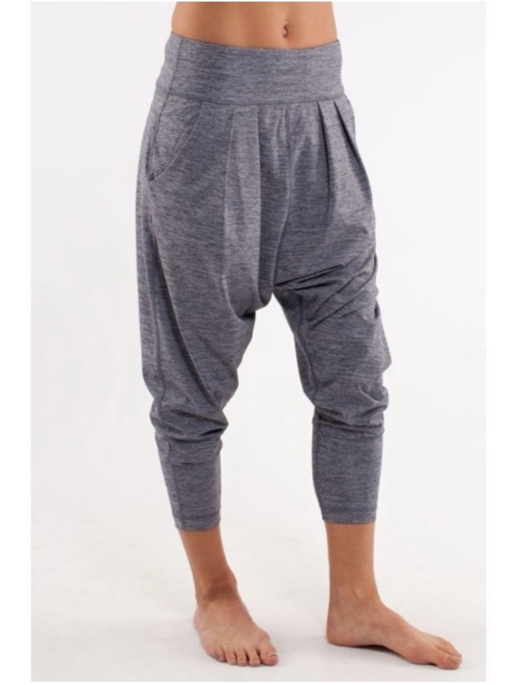 Lululemon Happy Hatha Crop Heathered Deep Indigo / Deep Indigo Size 8